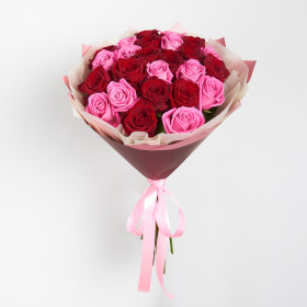 Букет #20: Букет из красных и розовых 25 роз