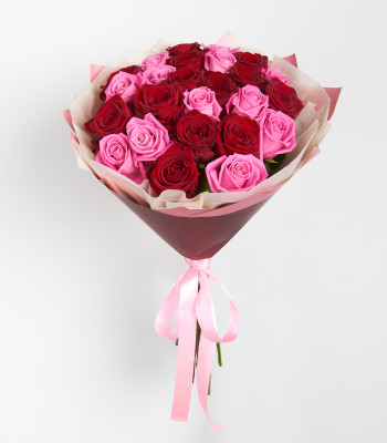 Букет #20: Букет из красных и розовых 25 роз